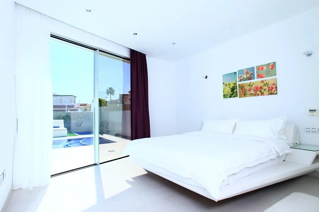 Villas Flamingo Resort 아데제